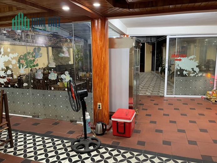 Chuyển nhượng mặt bằng quán ăn tại 16 Hàm Nghi TP.Hà Tĩnh. 300m2. Lh:0941221456 or 0971848789