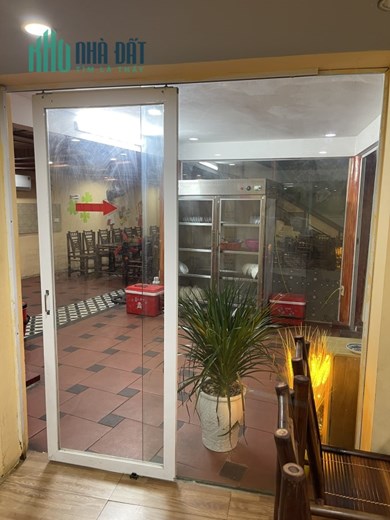 Chuyển nhượng mặt bằng quán ăn tại 16 Hàm Nghi TP.Hà Tĩnh. 300m2. Lh:0941221456 or 0971848789