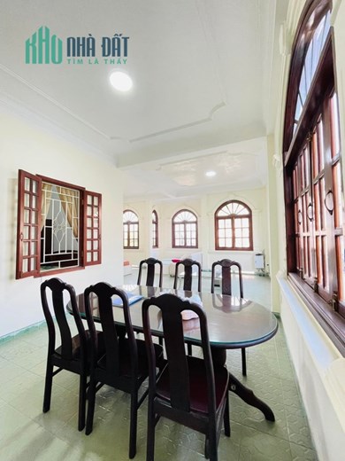 BIỆT THỰ KDC HỒNG LONG - MẶT ĐƯỜNG 8M - ĐỐI DIỆN CÔNG VIÊN - 200M2 - CHỈ 80TR/M2
