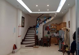 Cho thuê tòa nhà văn phòng quận Đống Đa, Hà Nội, Diện tích 220m2x7 tầng Lh 0968661353