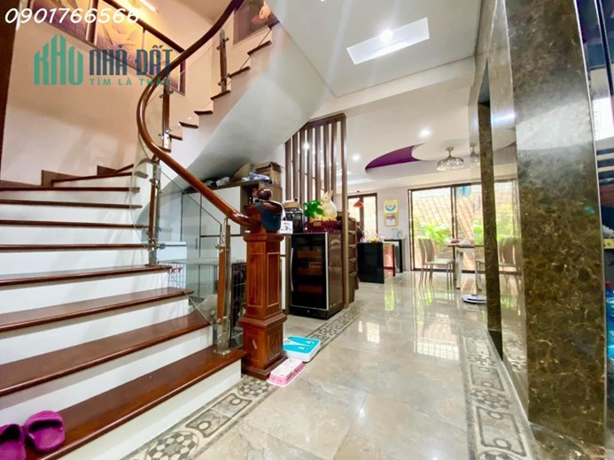 Biệt thự vip, phố Giải Phóng, quận Hoàng Mai, 130m² x 6T, giá 2x tỷ.