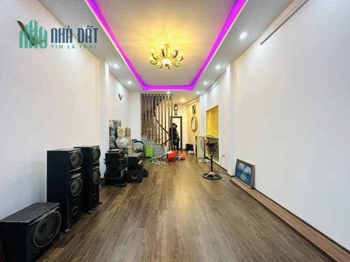 Mặt phố Thịnh Quang 60m2 - 5T - MT 4m Dân xây mới - 2 mặt thoáng - tặng full nội thất - ô tô tránh