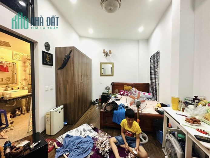 Mặt phố Thịnh Quang 60m2 - 5T - MT 4m Dân xây mới - 2 mặt thoáng - tặng full nội thất - ô tô tránh