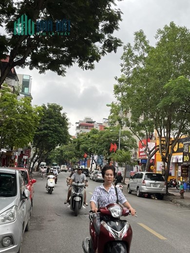 Ngọc Lâm Rất Hiếm: 5 Tầng- Lô Góc- Vỉa Hè- Kinh Doanh tấp nập ngày đêm. Nhỉnh 10 tỷ thương lượng