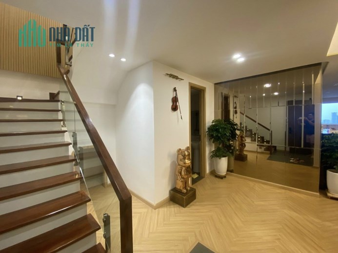 Penhouse đường Nguyễn Trãi, 235m2, chủ nhà để không ở, đủ đồ xịn, 9.4 tỷ