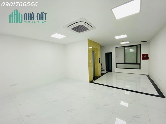 Siêu Phẩm, Mặt Hồ Cự Lộc, Hàng Xóm Royal city, 100m x 8T, Mt 6m, Giá  2xtỷ.