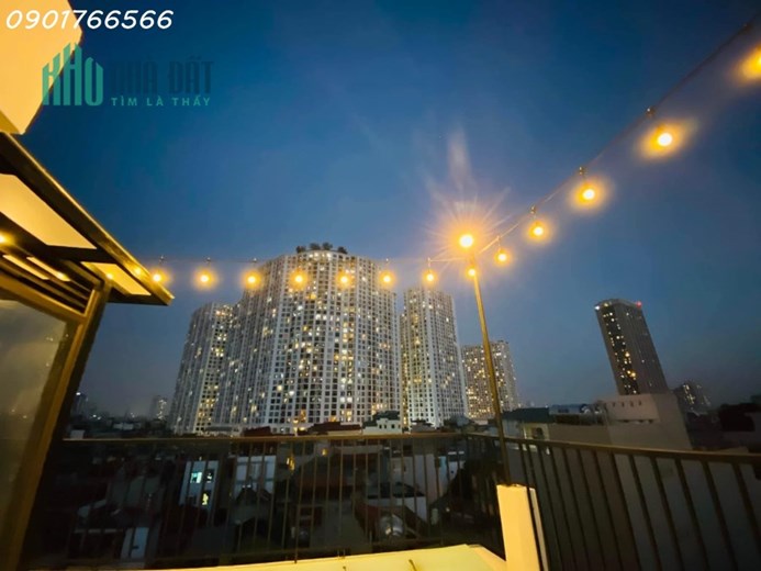 Siêu Phẩm, Mặt Hồ Cự Lộc, Hàng Xóm Royal city, 100m x 8T, Mt 6m, Giá  2xtỷ.