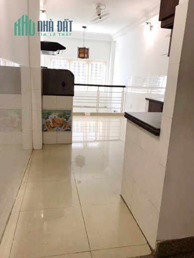 Cho thuê nhà mới 4 tầng hẻm thông đường Nguyễn Đình Chiểu P4Q3. Giá 18tr