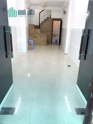 Cho thuê nhà mới 4 tầng hẻm thông đường Nguyễn Đình Chiểu P4Q3. Giá 18tr