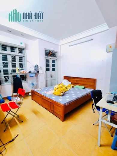 Bán nhà Hoàng Mai, vài bước ra phố, Sh quay đầu trước nhà, DT35m2, giá 2.9 tỷ.
