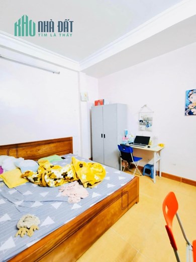 Bán nhà Hoàng Mai, vài bước ra phố, Sh quay đầu trước nhà, DT35m2, giá 2.9 tỷ.