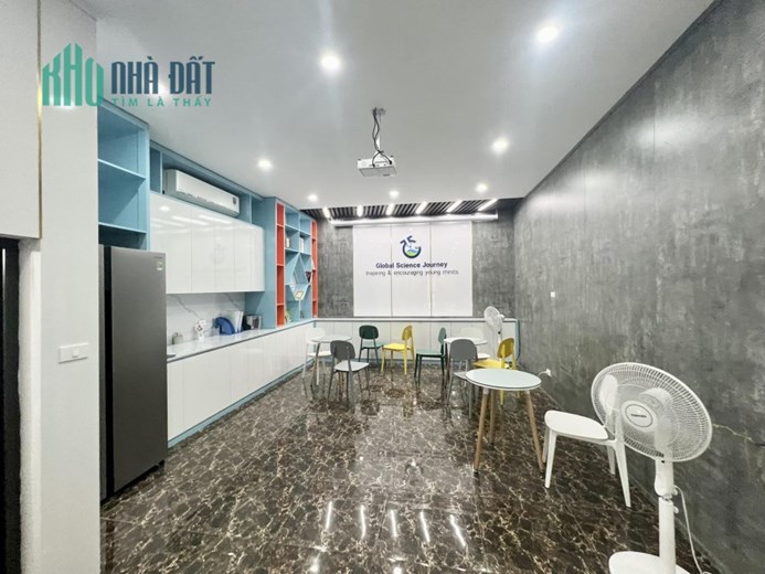 Bán nhà Nguyễn Thị Định, vỉa hè, ô tô tránh, 70m, MT5m, 6T, 21.8 TỶ.