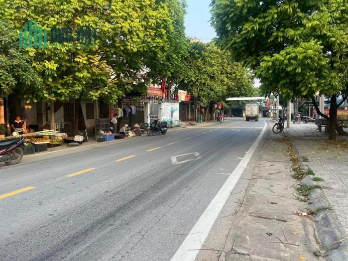 CẦN BÁN ĐẤT TRUNG TÂM MẶT PHỐ TX CÓ SẴN NHÀ XƯỞNG