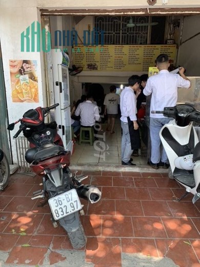 Sang nhượng quán cơm bình dân tại số 637 Phúc Diễn, Quận Nam Từ Liêm, Hà Nội.