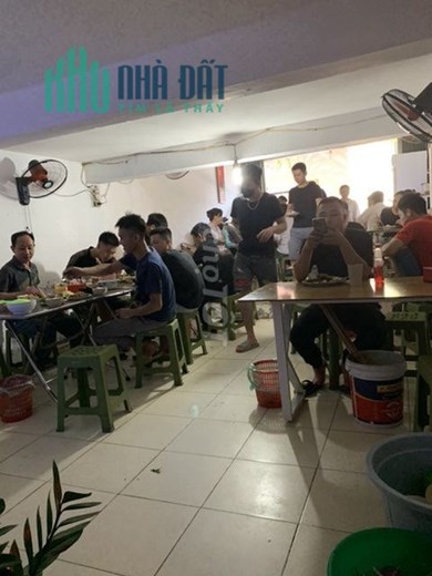 Sang nhượng quán cơm bình dân tại số 637 Phúc Diễn, Quận Nam Từ Liêm, Hà Nội.