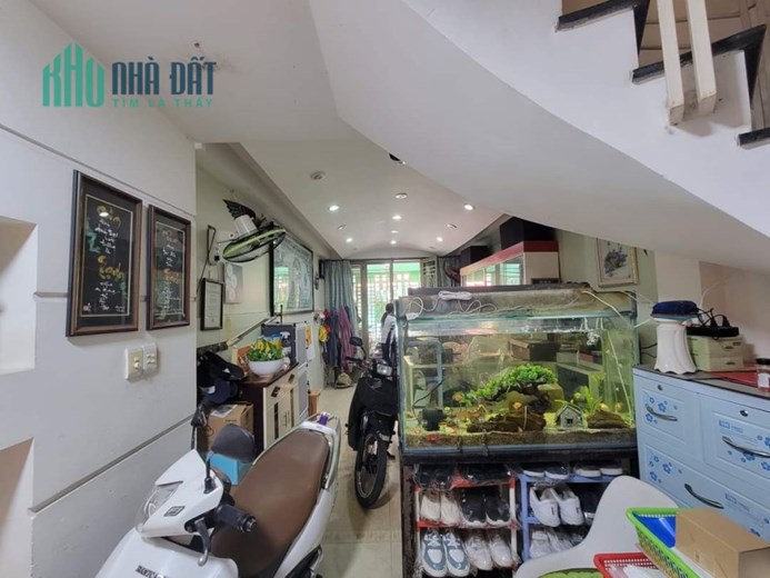 Nhà Ở 39.4m2,4 phòng ngủ đường Cách Mạng Tháng 8 Quận Tân Bình