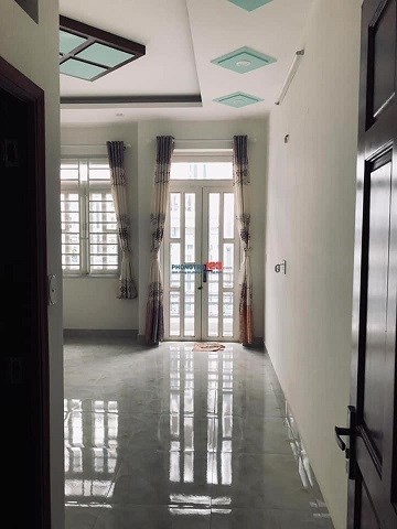 Chính chủ cho thuê phòng ở lớn, có ban công, cửa sổ tháng mát, có máy lạnh và toilet riêng, khu vực