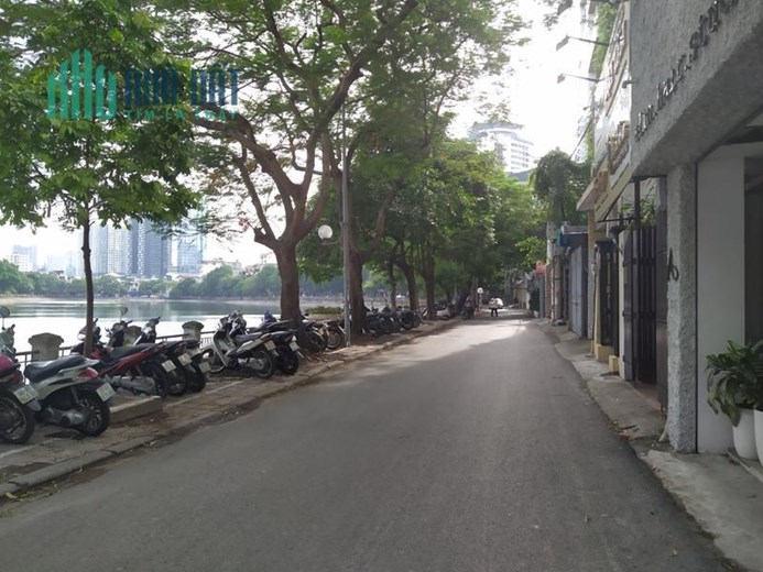 Đống Đa, ngõ to hơn phố, sát hồ Hoàng Cầu, 5 tầng, 2 thoáng, tầng 1 cho thuê 260 triệu/năm