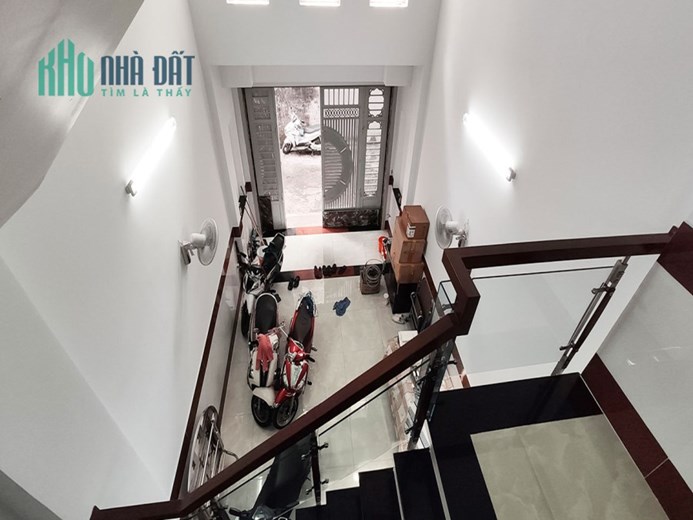 VỊ TRÍ ĐẸP, NGAY KDL BẾN XƯA QUẬN 12, Ô TÔ VÀO NHÀ, 4 TẦNG BTCT, 4 PN, TẶNG FULL NỘI THẤT CAO CẤP.