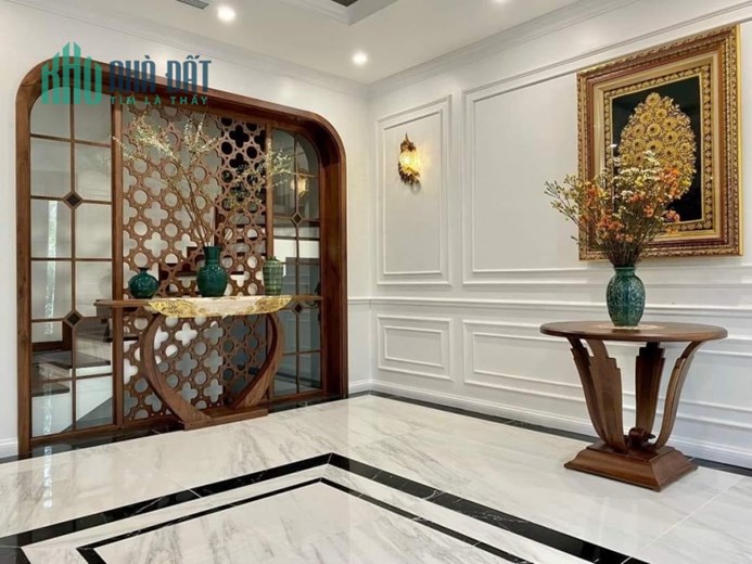 BÁN KHÁCH SẠN - MẶT HỒ NGỌC KHÁNH - 110m - 7TẦNG - THANG MÁY- 3 THOÁNG - VỊ TRÍ ĐẮC ĐỊA