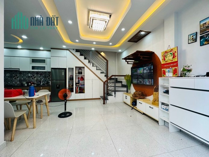 Bán nhà Quang Trung quận Gò Vấp dưới 4 tỉ, hẻm xe hơi, 42m2 nhà còn mới.