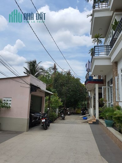 Bán nhà Phường Linh Trung - 1 trệt 1 lửng, 2PN - 183m2 gấp bán giá chỉ 7.5 tỷ