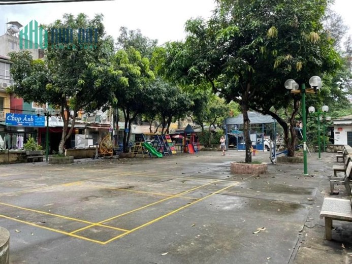 Nghĩa Tân - Bán đất tặng nhà 2 tầng - Ô tô đỗ ngày đêm - Tặng Sân chơi trước nhà - Kinh doanh