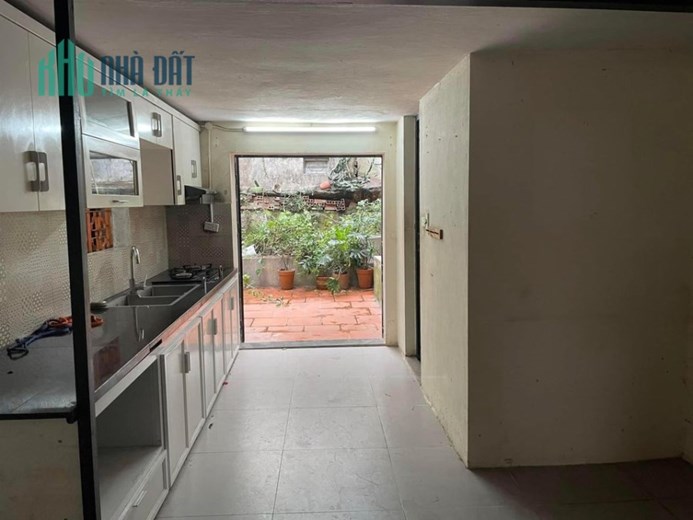 Nghĩa Tân - Bán đất tặng nhà 2 tầng - Ô tô đỗ ngày đêm - Tặng Sân chơi trước nhà - Kinh doanh