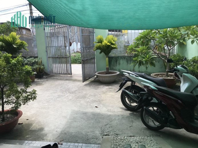 Bán đất tặng nhà, 516m2 đất có nhà cấp 4, HXH đường 11 Linh Xuân, Thủ Đức, giá chỉ 18,5 tỷ.