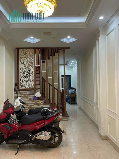 Bán Nhà Phố Doãn Kế Thiện 40m2 x 5 tầng , nhà mới , full nội thất ,  gần Phố ngõ nông , giá 5. x tỷ