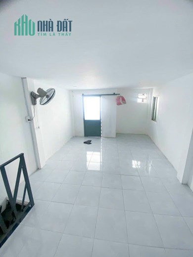 Bán nhà 2 tầng đẹp Đường 702 Hồng Bàng, Quận 11, 20m2, chỉ 2.2 tỷ TL