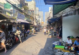 Nhà ngay chợ, dành cho khách kinh doanh buôn bán, mặt tiền Võ Duy Ninh, sát bên Quận 1