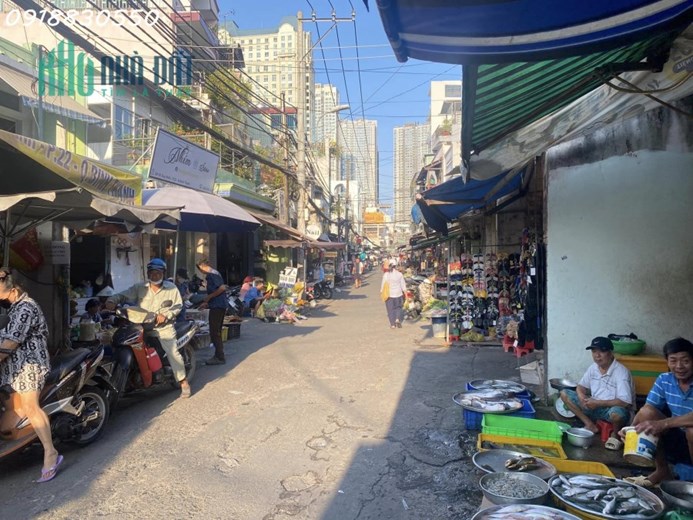 Nhà ngay chợ, dành cho khách kinh doanh buôn bán, mặt tiền Võ Duy Ninh, sát bên Quận 1