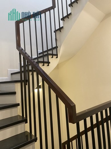 Bán nhà Nguyễ Sơn, Dt 40m2 - 6 tầng thang máy ô tô 7 chỗ vào nhà full nội thất hơn 7 tỷ.