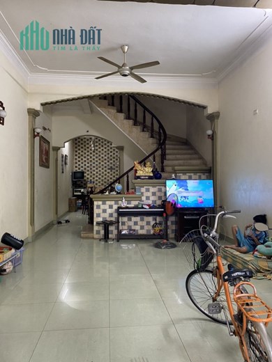 BÁN NHÀ 2 TẦNG- ĐÔNG NAM MÁT MẺ-NHÀ MỚI TINH- NỘI THẤT LUNG LINH- THIẾT KẾ HIỆN ĐẠI!