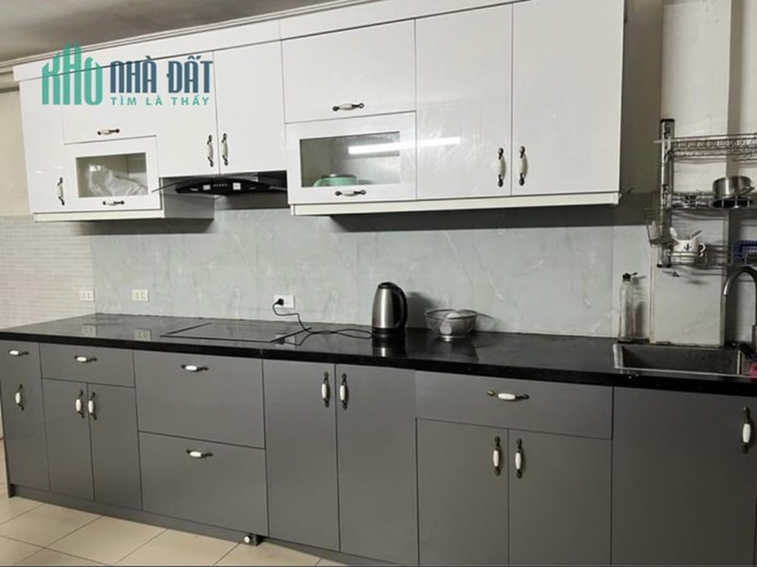Cho thuê nhà nguyên căn Nguyễn Chí Thanh. 50m. 4 tầng. 5 ngủ. Đủ đồ. 15tr