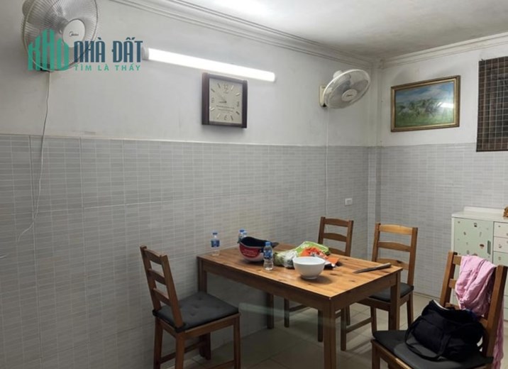 Cho thuê nhà nguyên căn Nguyễn Chí Thanh. 50m. 4 tầng. 5 ngủ. Đủ đồ. 15tr