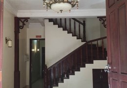 Cho thuê nguyên căn Đội Cấn. 50m 5 tầng. MT 4m. 6 ngủ. 2 ô tô tránh. Kinh doanh. 16tr