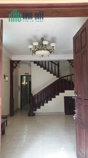 Cho thuê nguyên căn Đội Cấn. 50m 5 tầng. MT 4m. 6 ngủ. 2 ô tô tránh. Kinh doanh. 16tr
