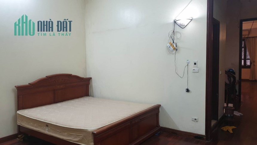 Cho thuê nguyên căn Đội Cấn. 50m 5 tầng. MT 4m. 6 ngủ. 2 ô tô tránh. Kinh doanh. 16tr