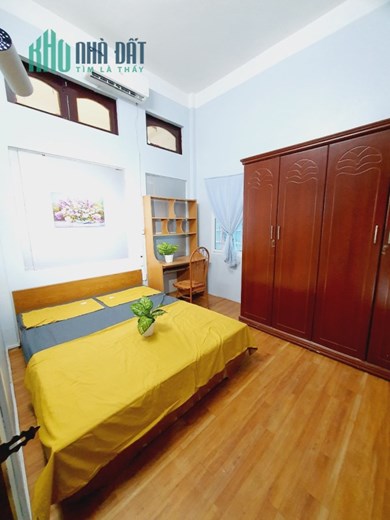 Bán Căn hô dịch vụ Pháo Đài Láng, 46m, 5 tầng, 9 ngủ, MT4m. DT 500tr/năm. 6.5 tỷ