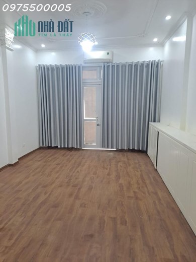Cho thuê nhà Đội Cấn, Ba Đình 40m2, 5T, MT4m, Ô TÔ, VỈA HÈ, KINH DOANH.
