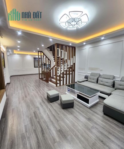 PHÂN LÔ, Ô TÔ, NỘI THẤT VIP CÁCH PHỐ CHÙA BỘC 10M, DT30m2 x 5t, MT4m, chỉ Nhỉnh 4 tỷ