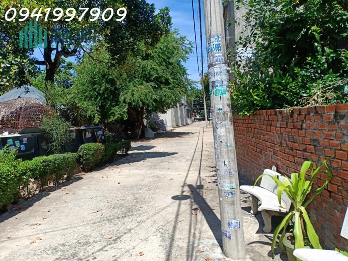 BÁN ĐẤT TẶNG NHÀ ĐƯỜNG SỐ 8 LINH XUÂN-THỦ ĐỨC, 195M2, XE HƠI NGỦ TRONG NHÀ, CHỈ 8.5 TỶ.