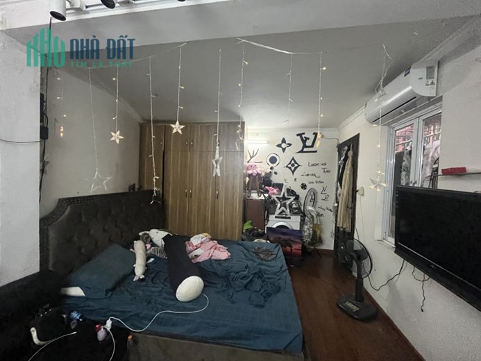 Bán gấp nhà Đê La Thành  DT 31m2 5Tầng MT 7m giá chỉ 3,9 tỷ.