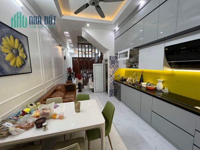Anh  Hưng  làm ăn phát đạt chuyển ra biệt thự cần bán nhà liền kề Văn Khê 
-	5 tầng x  50m , vỉa