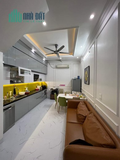 Anh  Hưng  làm ăn phát đạt chuyển ra biệt thự cần bán nhà liền kề Văn Khê 
-	5 tầng x  50m , vỉa