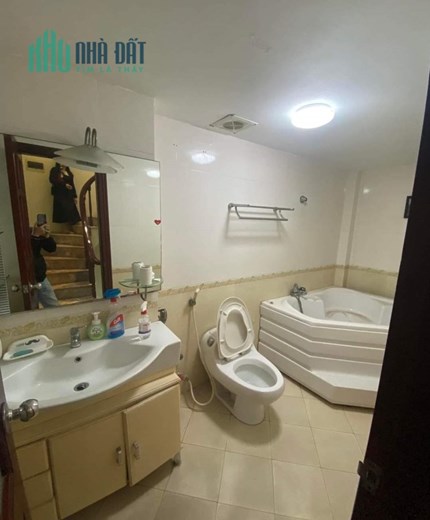 Tôi bán nhà liền kề KĐT Văn Phú view công viên, cạnh La Casta 90m2 chỉ 9.59 tỷ. LH 0989.62.6116