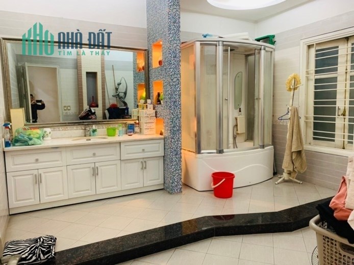 Bán gấp nhà mặt phố Vạn Phúc, 2 thoáng, DTXD47m2 x 5 tầng, MT 4,7m, chỉ 27,5 tỷ.