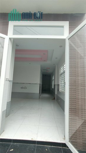 Nhà cấp 4 xinh xắn, view kênh, giá siêu hợp lý: chỉ 750 triệu!